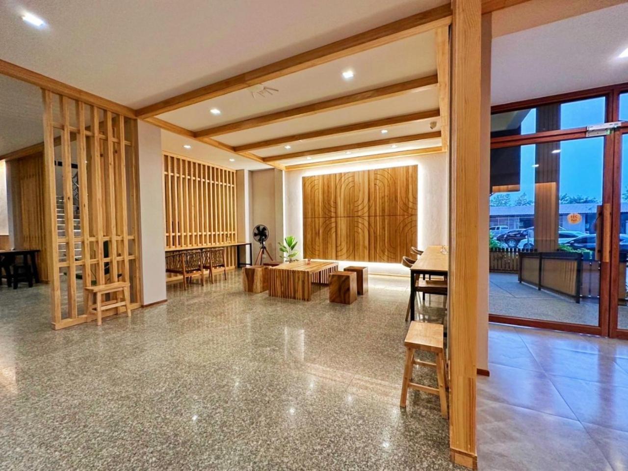 Kinnotel Phrae Extérieur photo